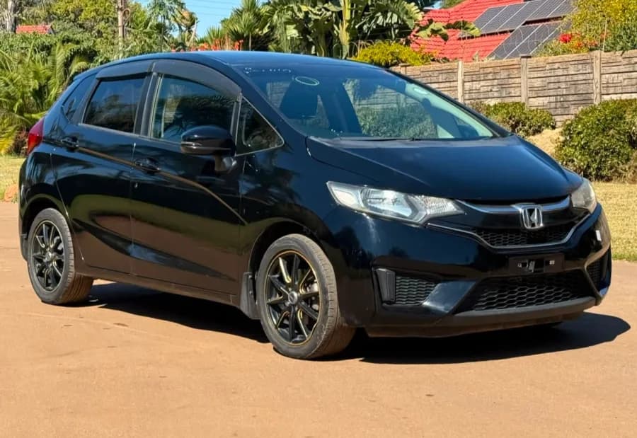2016 Honda Fit 1.3L Petrol Automatic – 75,000 km