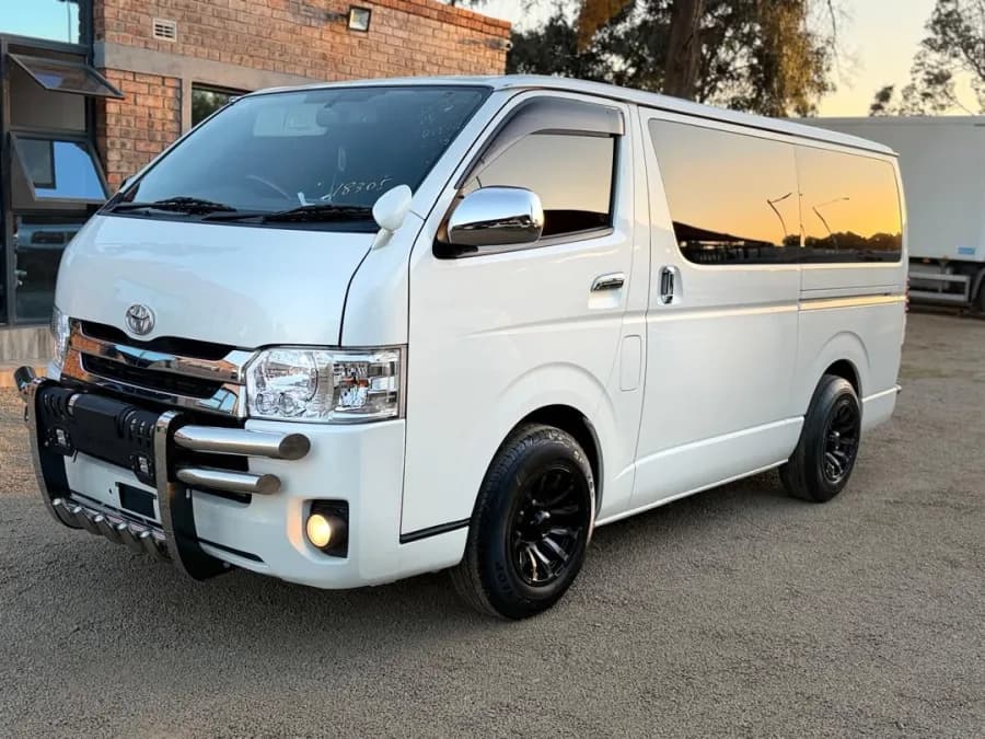 2017 Toyota Hiace Super GL 3.0L Diesel – 48,000 km