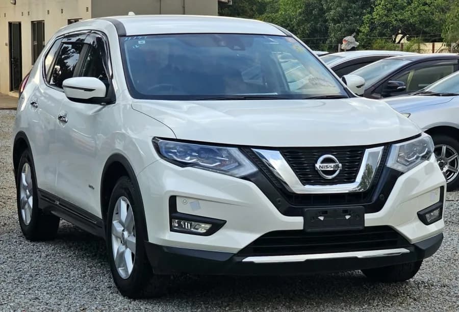 2018 Nissan X-Trail Hybrid with 75,000 km