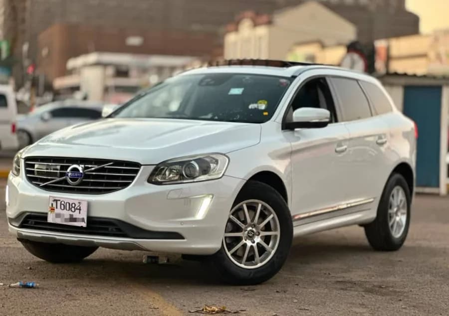 2017 Volvo XC60 D4 Diesel — Premium AWD SUV with Sunroof