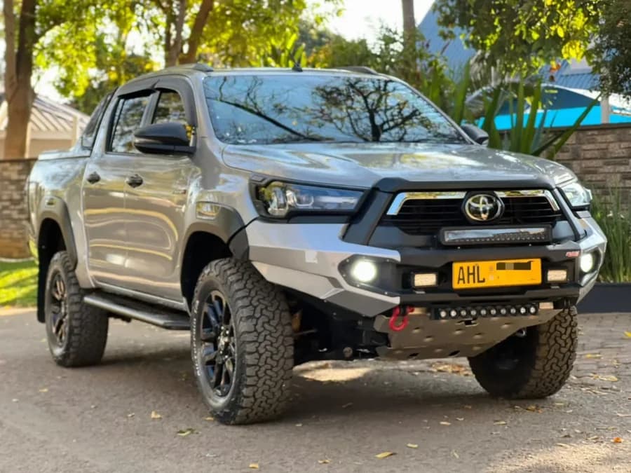 2022 Toyota Hilux Legend 4x4 2.8L Turbodiesel — 62,000 km