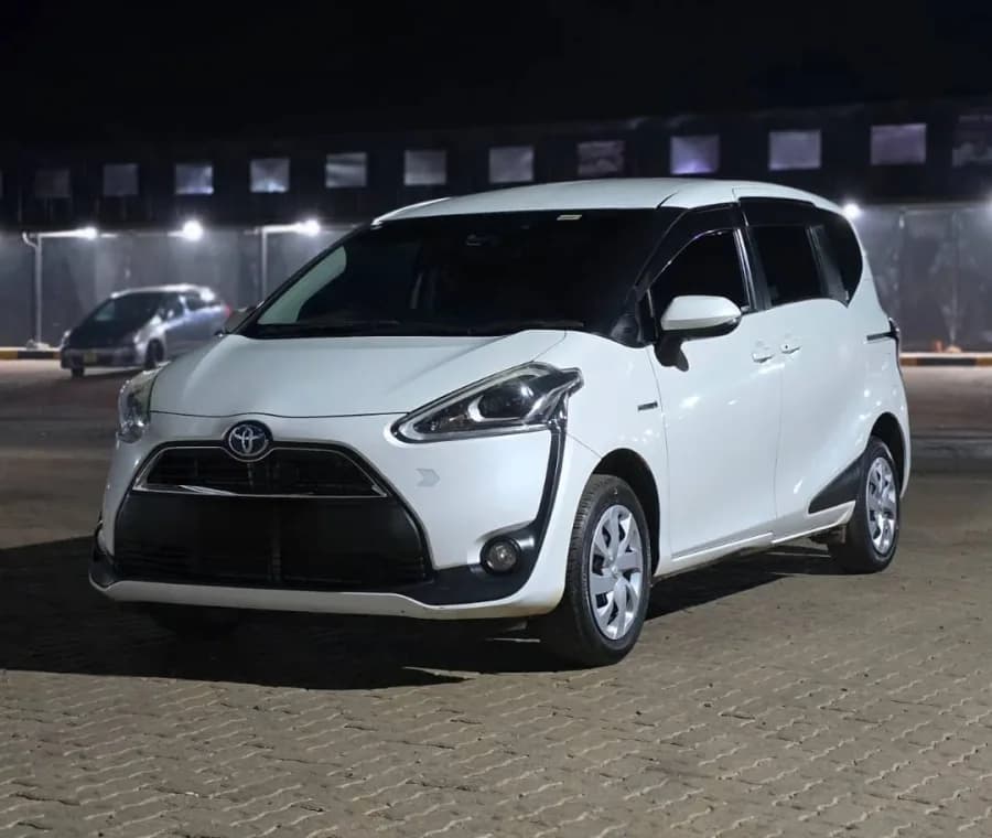 Toyota Sienta Hybrid 1.5L Automatic - 68,000 km