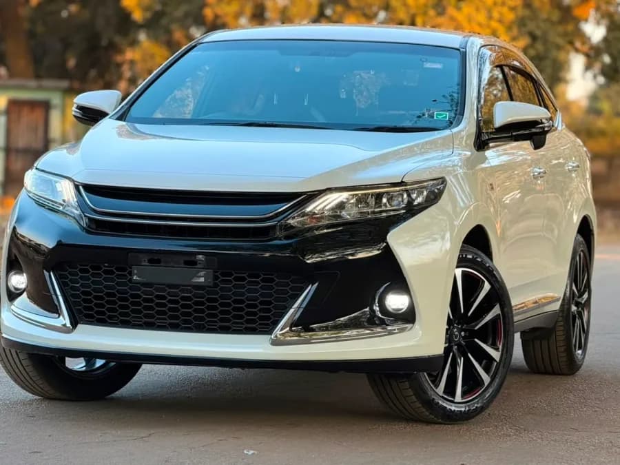 2017 Toyota Harrier 2.0 Petrol CVT – White SUV, 65,000 km