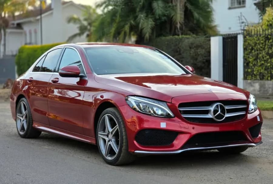 2017 Mercedes-Benz C200 W205 — 88,000 km, automatic, leather