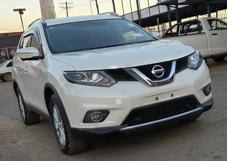 2017 Nissan X-Trail 2.0 Petrol Automatic – White, 69,000 km