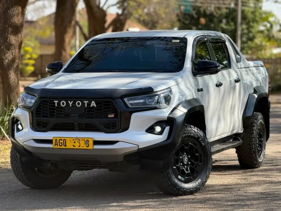 2025 Toyota Hilux GR Sport 2.8L Turbodiesel, 43,000 km